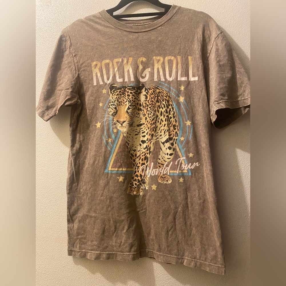 Lotus Fashion Women’s size small Leopard Graphic Rock & Roll Tee